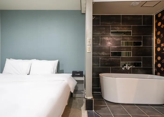 Hotel Mu *